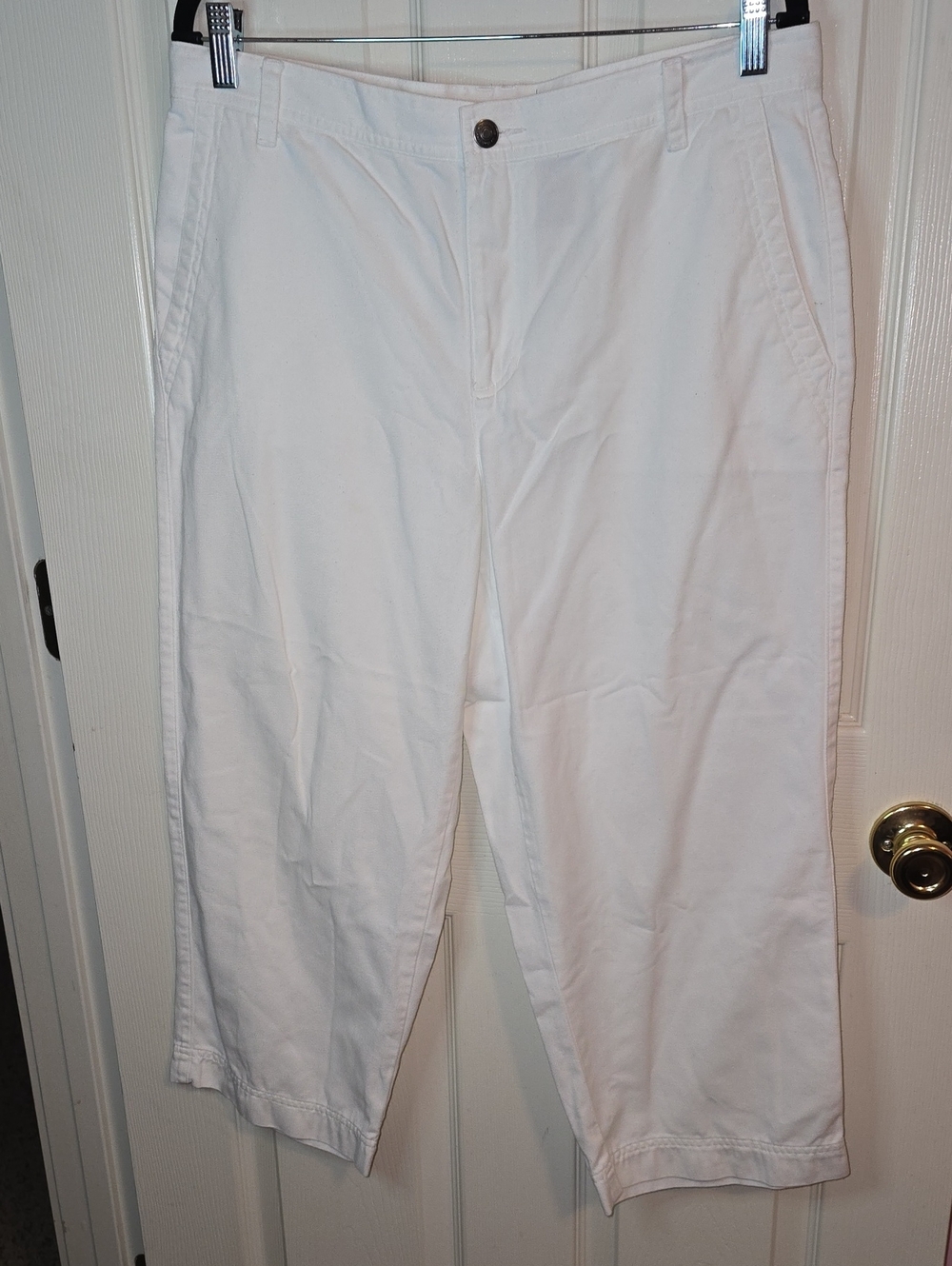 Liz Claiborne White Cropped Pants‎